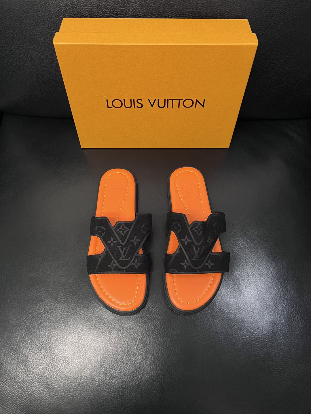 Lv  高品质  顶级工艺品  路易威登，拖鞋  专柜同步原厂配置，鞋面意大利进口，高品质拼接缤纷色彩复