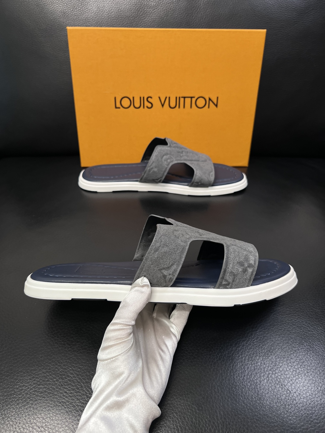 Lv  高品质  顶级工艺品  路易威登，拖鞋  专柜同步原厂配置，鞋面意大利进口，高品质拼接缤纷色彩复