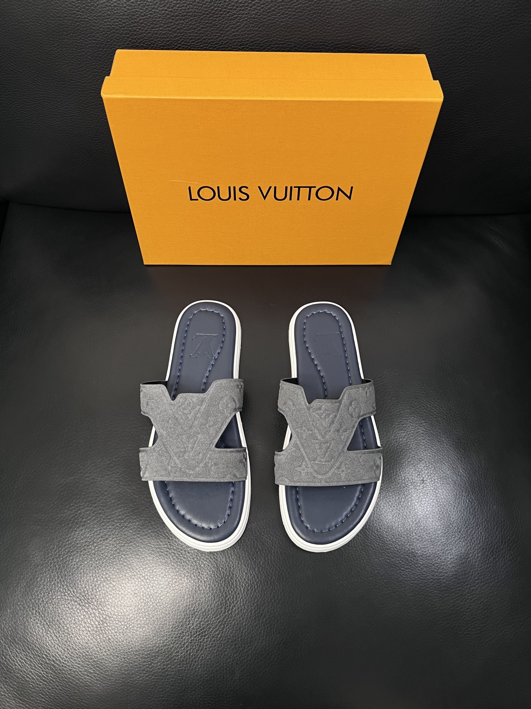 Lv  高品质  顶级工艺品  路易威登，拖鞋  专柜同步原厂配置，鞋面意大利进口，高品质拼接缤纷色彩复