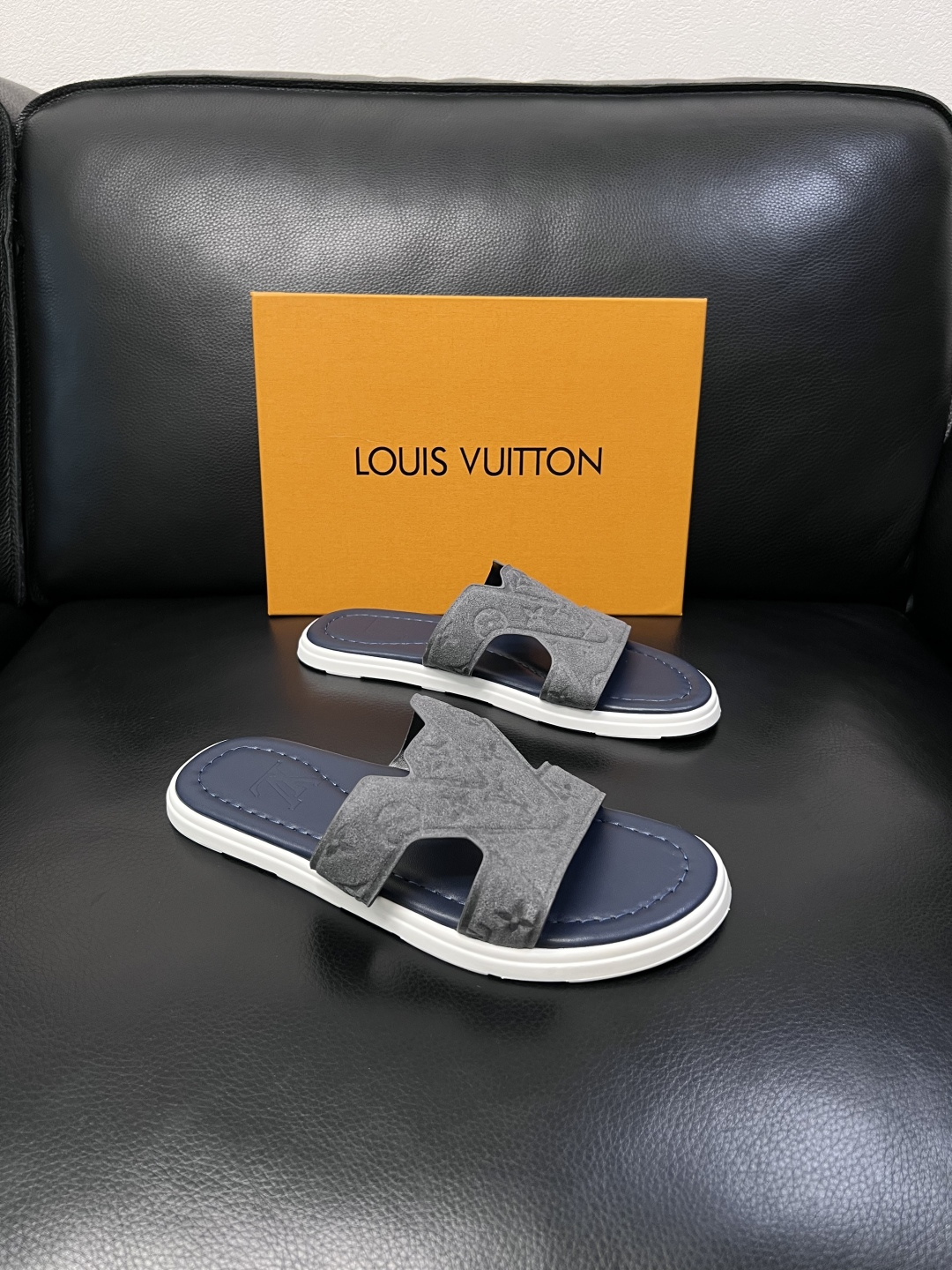 Lv  高品质  顶级工艺品  路易威登，拖鞋  专柜同步原厂配置，鞋面意大利进口，高品质拼接缤纷色彩复