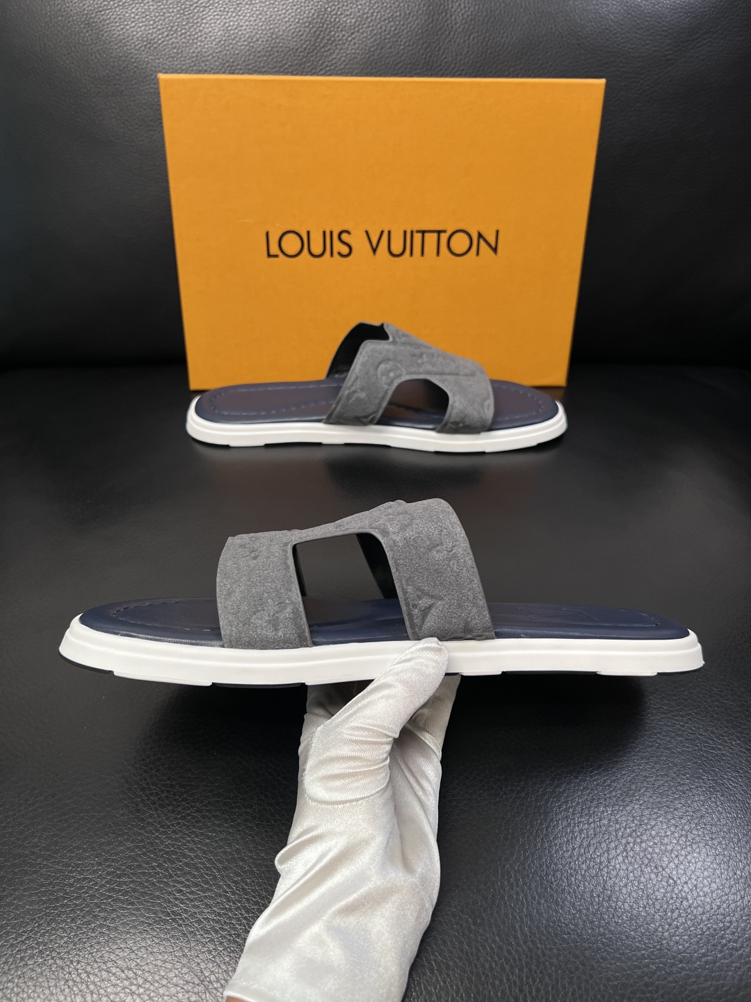 Lv  高品质  顶级工艺品  路易威登，拖鞋  专柜同步原厂配置，鞋面意大利进口，高品质拼接缤纷色彩复