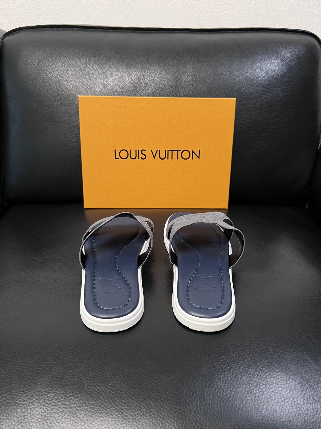 Lv  高品质  顶级工艺品  路易威登，拖鞋  专柜同步原厂配置，鞋面意大利进口，高品质拼接缤纷色彩复