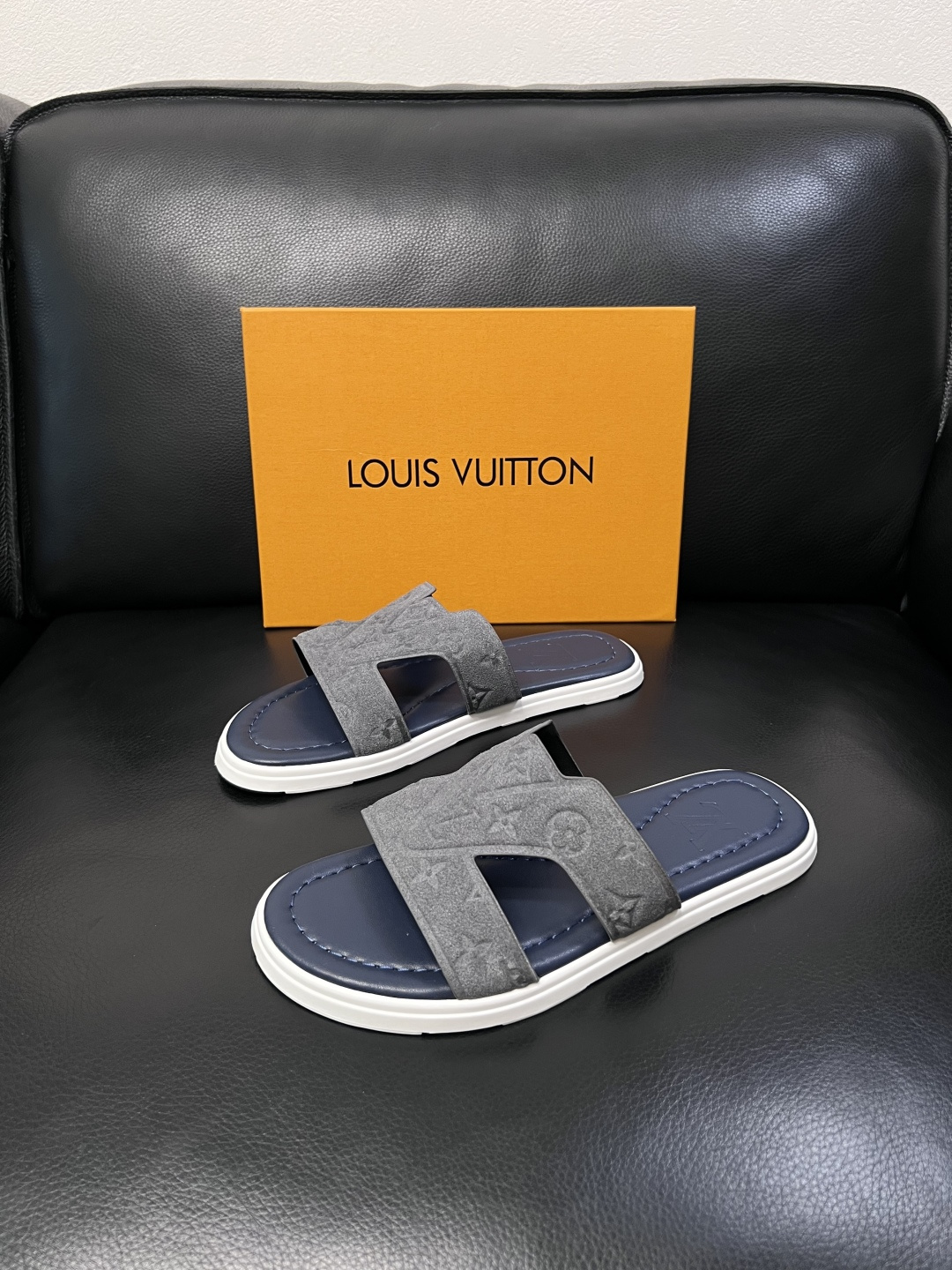 Lv  高品质  顶级工艺品  路易威登，拖鞋  专柜同步原厂配置，鞋面意大利进口，高品质拼接缤纷色彩复