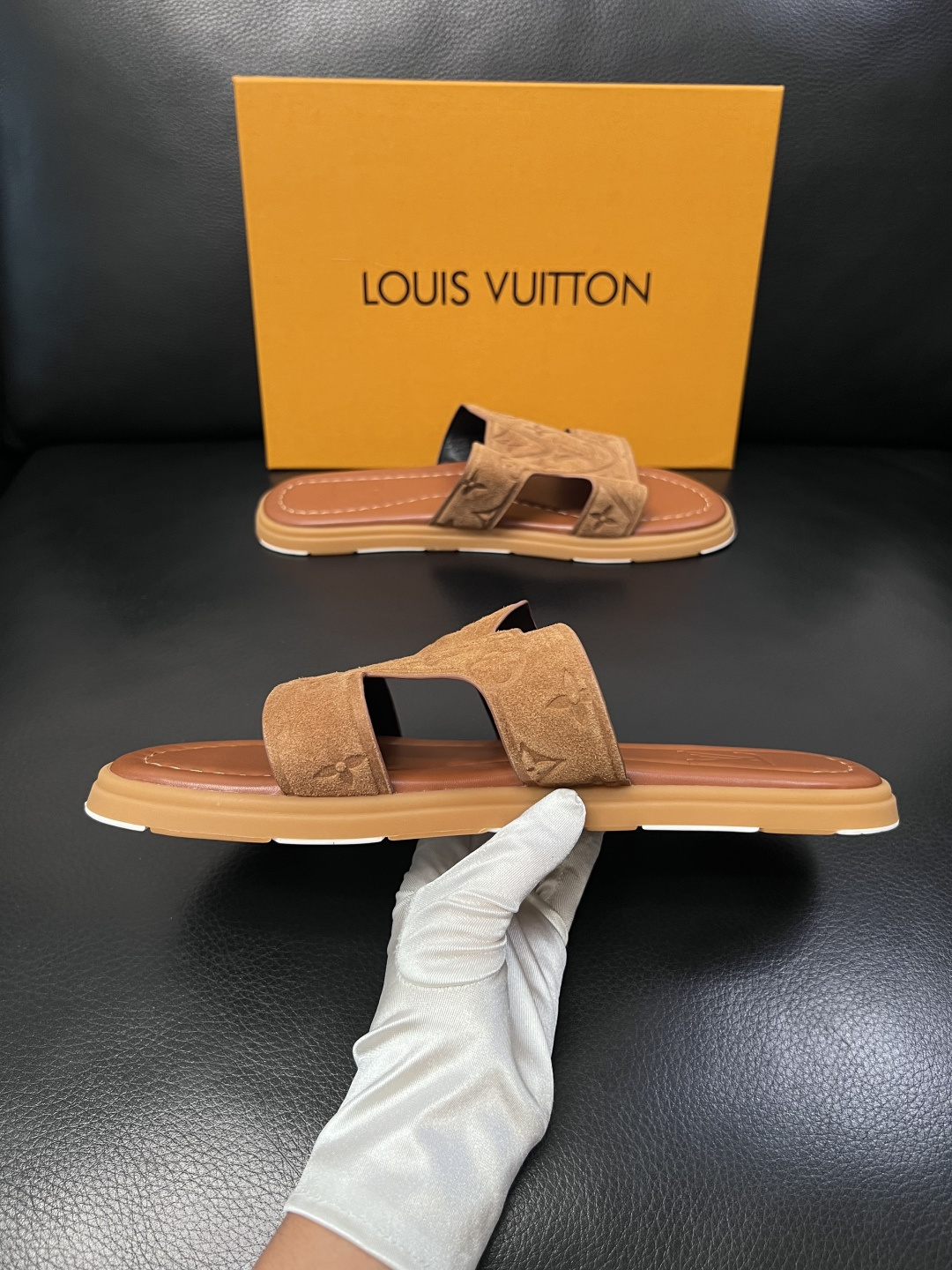 Lv  高品质  顶级工艺品  路易威登，拖鞋  专柜同步原厂配置，鞋面意大利进口，高品质拼接缤纷色彩复