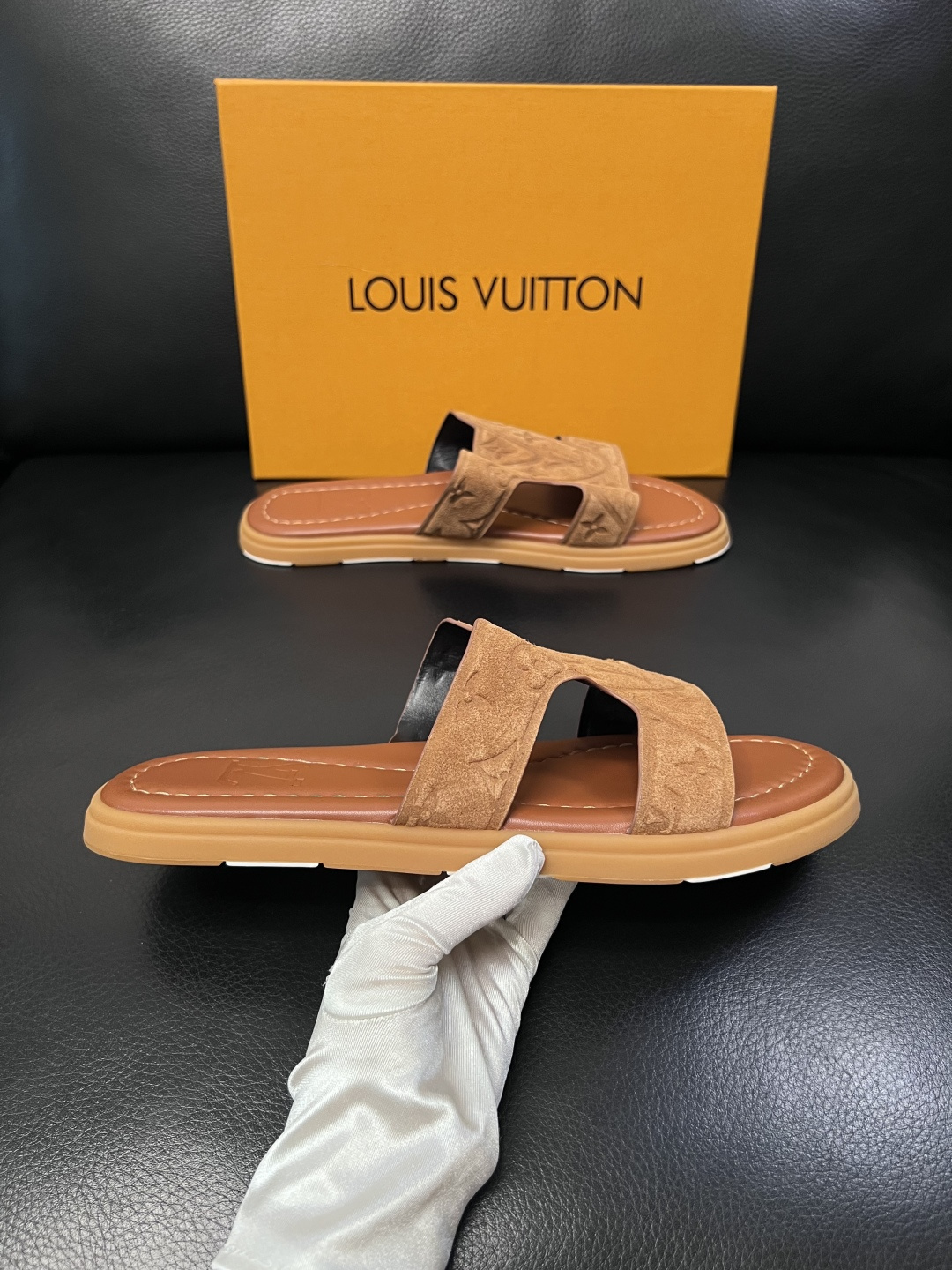 Lv  高品质  顶级工艺品  路易威登，拖鞋  专柜同步原厂配置，鞋面意大利进口，高品质拼接缤纷色彩复