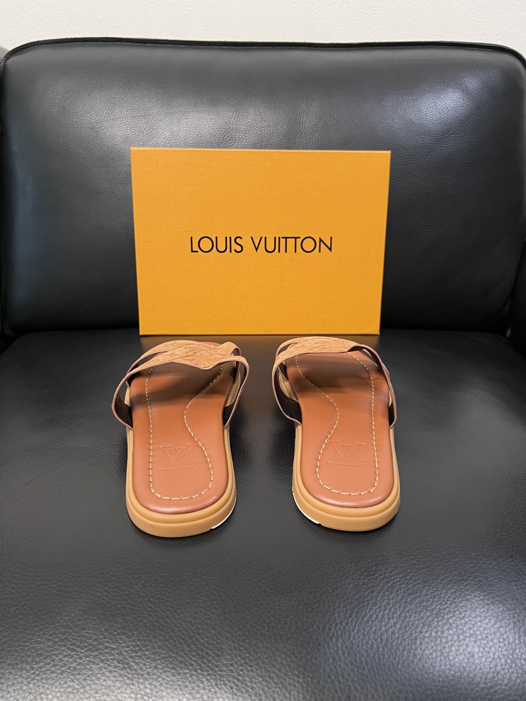 Lv  高品质  顶级工艺品  路易威登，拖鞋  专柜同步原厂配置，鞋面意大利进口，高品质拼接缤纷色彩复