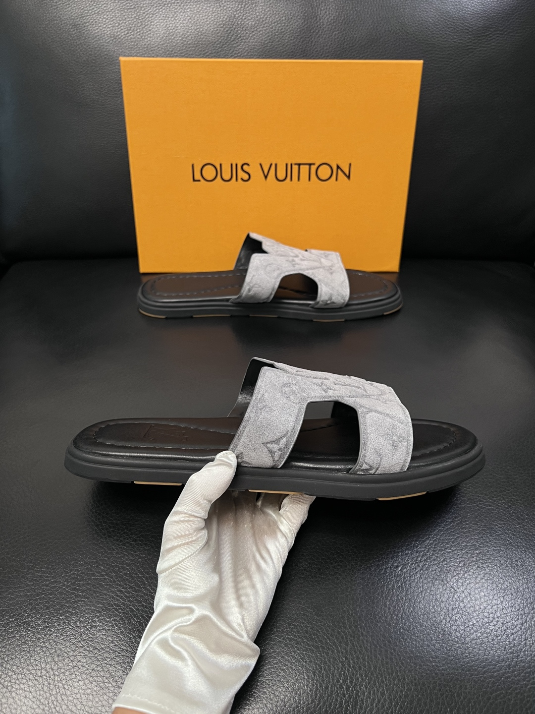 Lv  高品质  顶级工艺品  路易威登，拖鞋  专柜同步原厂配置，鞋面意大利进口，高品质拼接缤纷色彩复