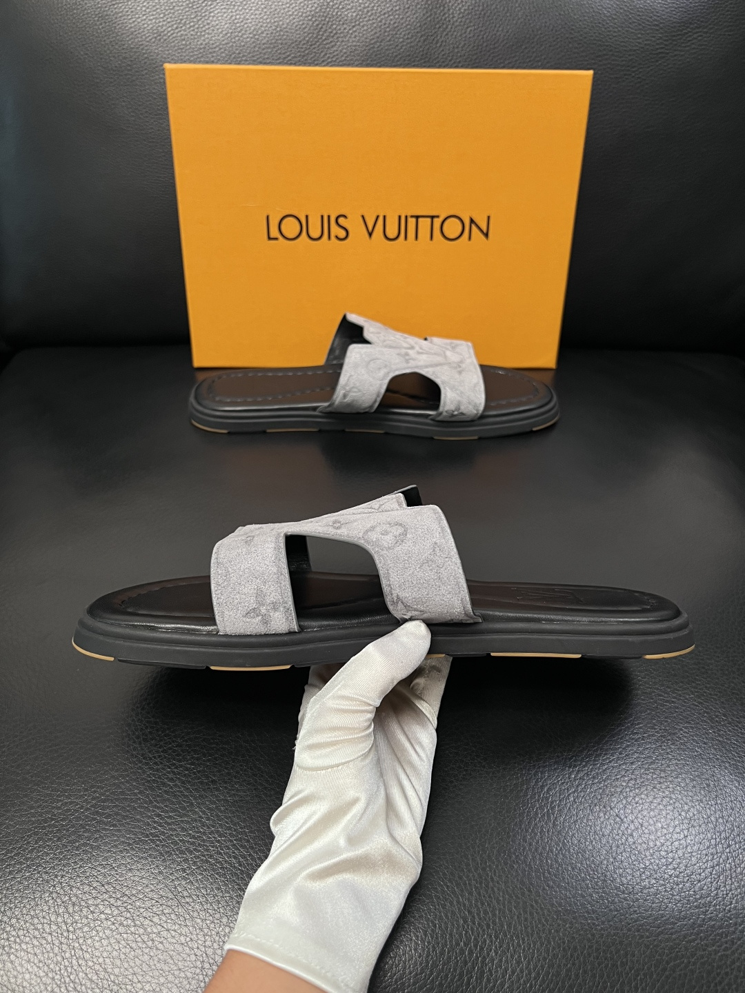 Lv  高品质  顶级工艺品  路易威登，拖鞋  专柜同步原厂配置，鞋面意大利进口，高品质拼接缤纷色彩复