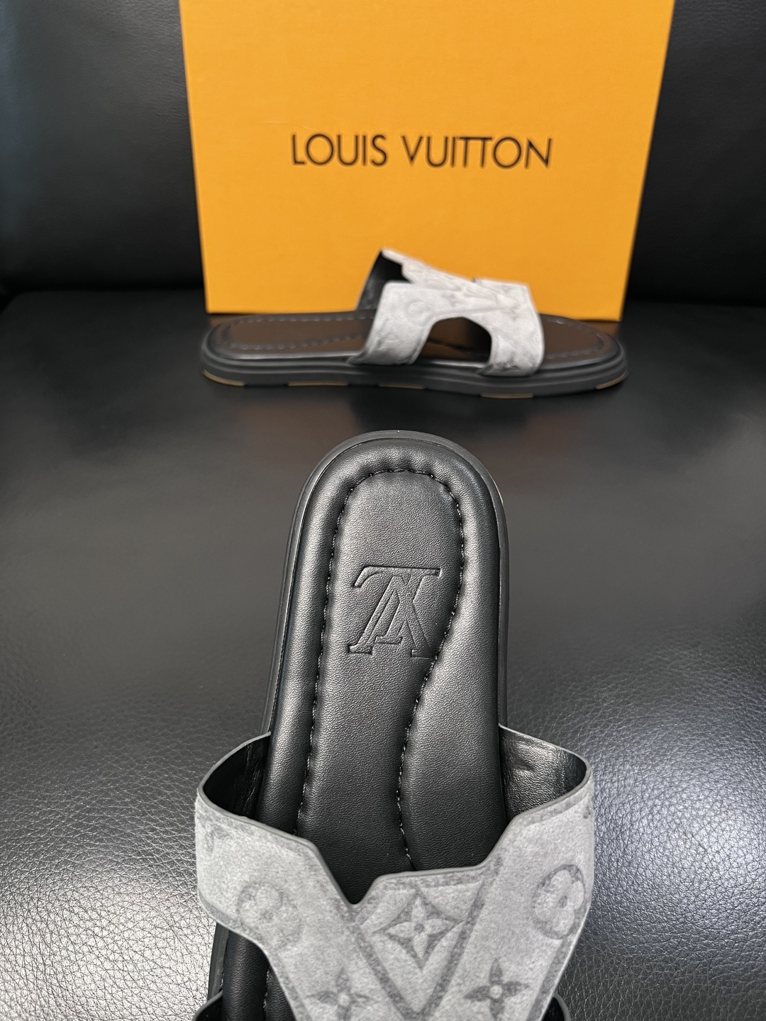 Lv  高品质  顶级工艺品  路易威登，拖鞋  专柜同步原厂配置，鞋面意大利进口，高品质拼接缤纷色彩复