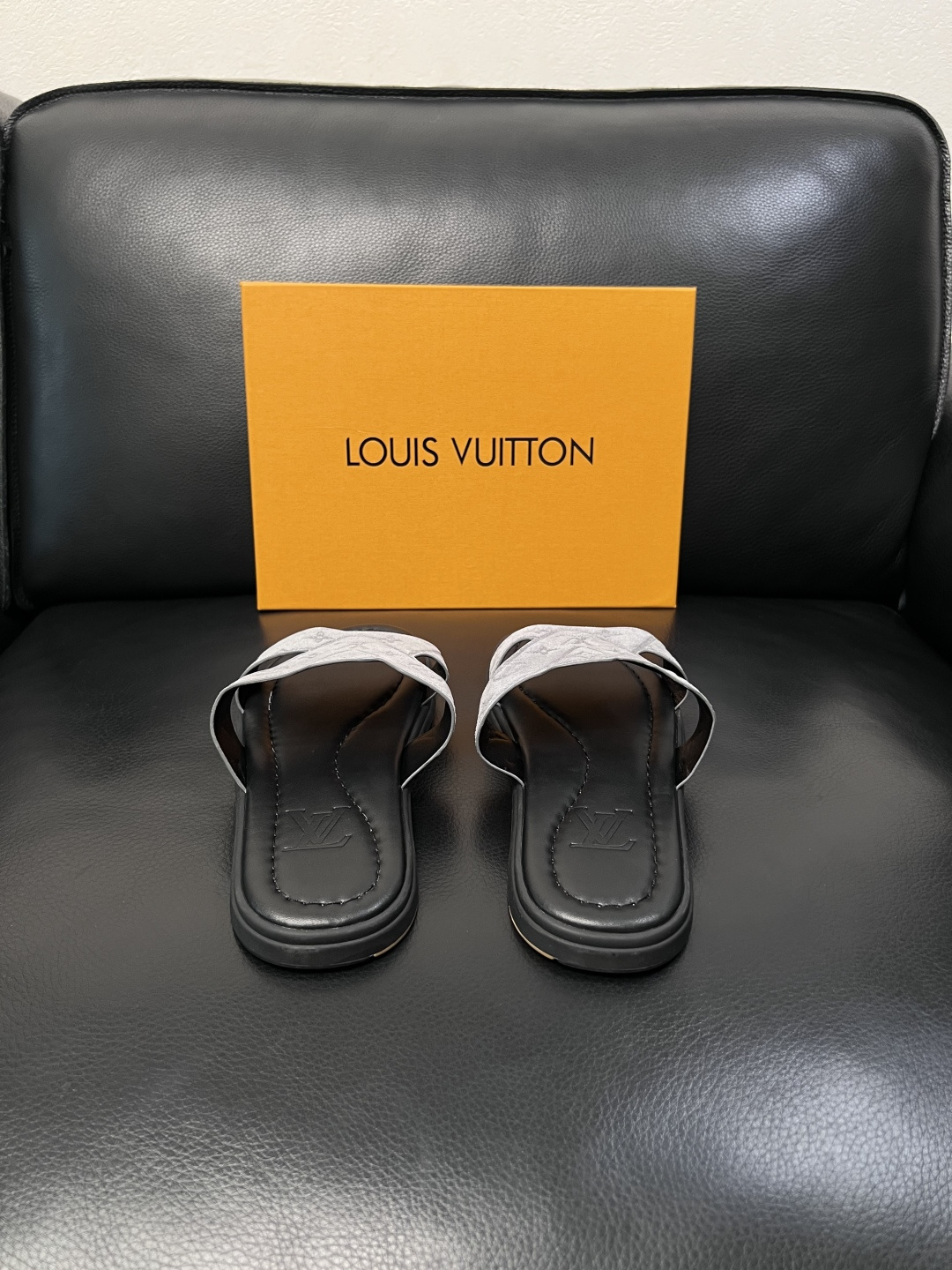 Lv  高品质  顶级工艺品  路易威登，拖鞋  专柜同步原厂配置，鞋面意大利进口，高品质拼接缤纷色彩复