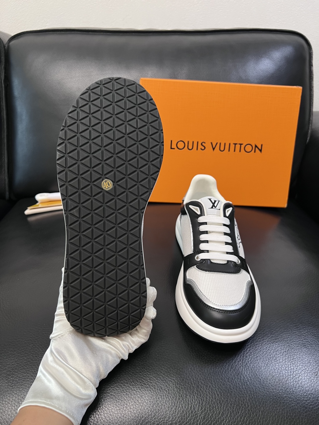 Lv 高品质  顶级工艺品  路易威登，专柜同步原厂配置，鞋面意大利进口，高品质拼接缤纷色彩复杂工艺品，