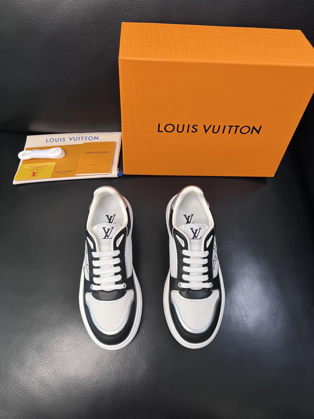 Lv 高品质  顶级工艺品  路易威登，专柜同步原厂配置，鞋面意大利进口，高品质拼接缤纷色彩复杂工艺品，