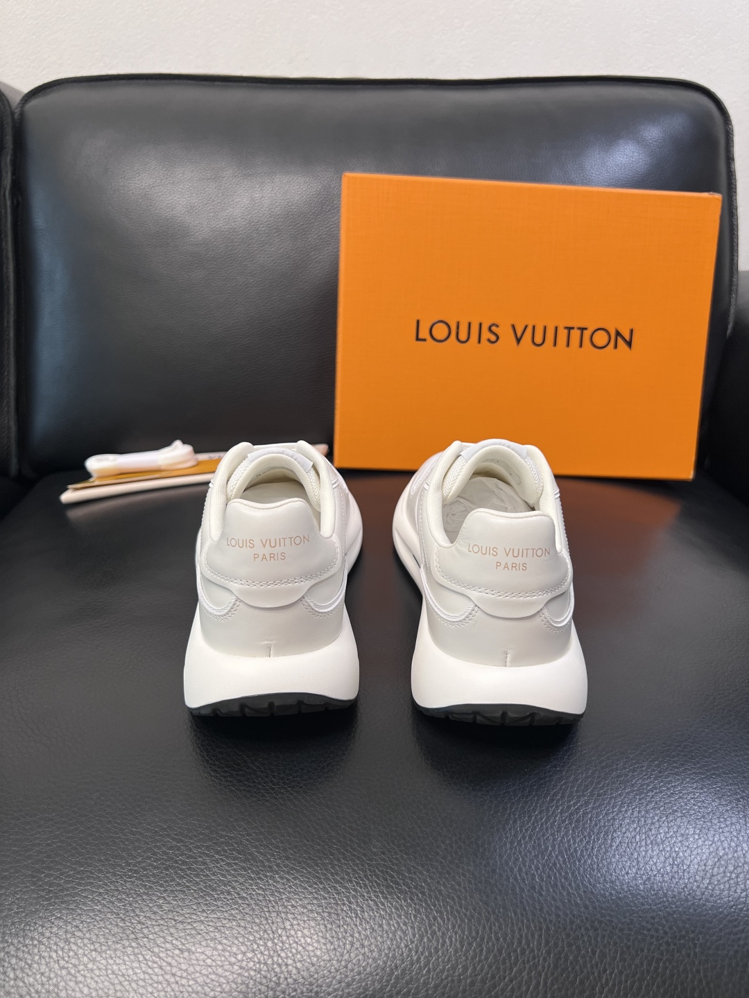 Lv 高品质  顶级工艺品  路易威登，专柜同步原厂配置，鞋面意大利进口，高品质拼接缤纷色彩复杂工艺品，