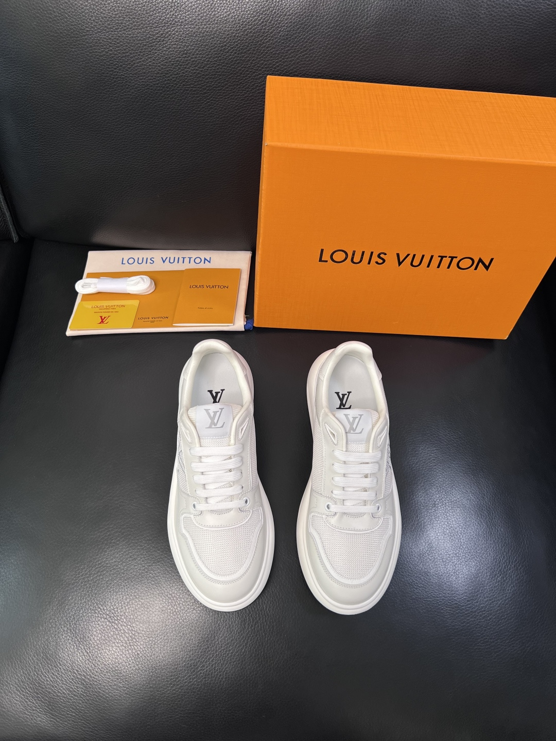 Lv 高品质  顶级工艺品  路易威登，专柜同步原厂配置，鞋面意大利进口，高品质拼接缤纷色彩复杂工艺品，