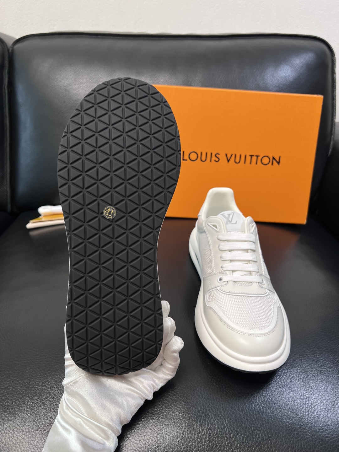 Lv 高品质  顶级工艺品  路易威登，专柜同步原厂配置，鞋面意大利进口，高品质拼接缤纷色彩复杂工艺品，