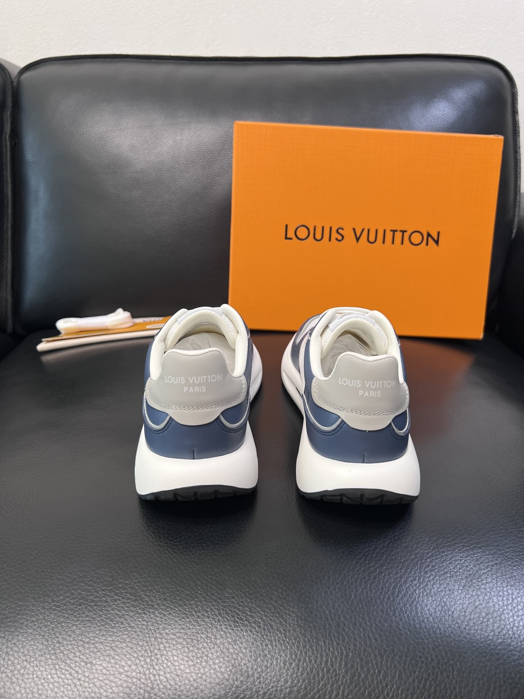 Lv 高品质  顶级工艺品  路易威登，专柜同步原厂配置，鞋面意大利进口，高品质拼接缤纷色彩复杂工艺品，