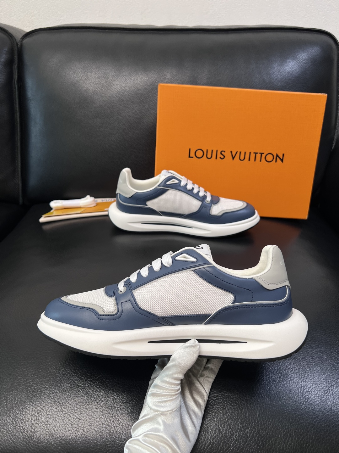 Lv 高品质  顶级工艺品  路易威登，专柜同步原厂配置，鞋面意大利进口，高品质拼接缤纷色彩复杂工艺品，