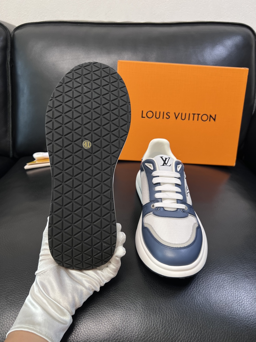 Lv 高品质  顶级工艺品  路易威登，专柜同步原厂配置，鞋面意大利进口，高品质拼接缤纷色彩复杂工艺品，