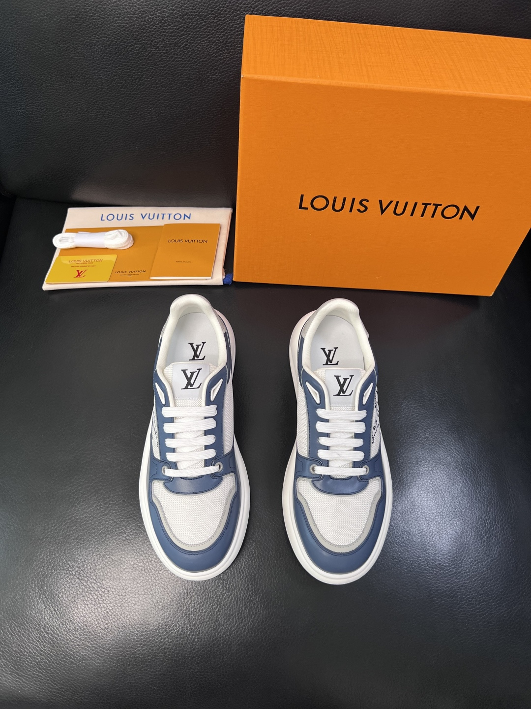 Lv 高品质  顶级工艺品  路易威登，专柜同步原厂配置，鞋面意大利进口，高品质拼接缤纷色彩复杂工艺品，