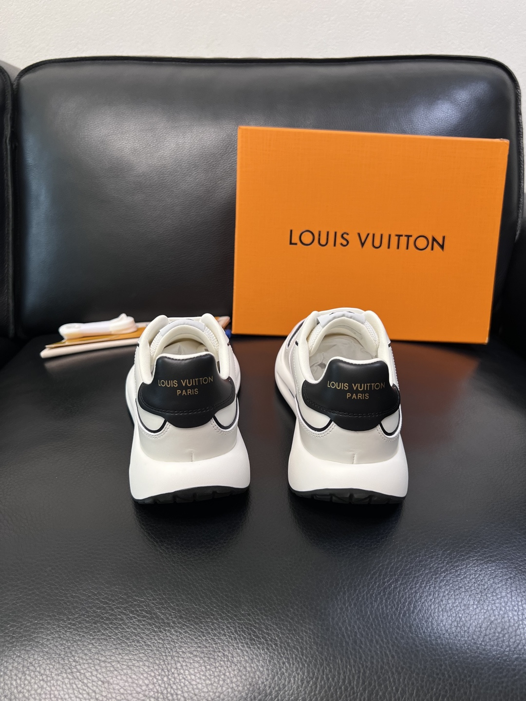 Lv 高品质  顶级工艺品  路易威登，专柜同步原厂配置，鞋面意大利进口，高品质拼接缤纷色彩复杂工艺品，