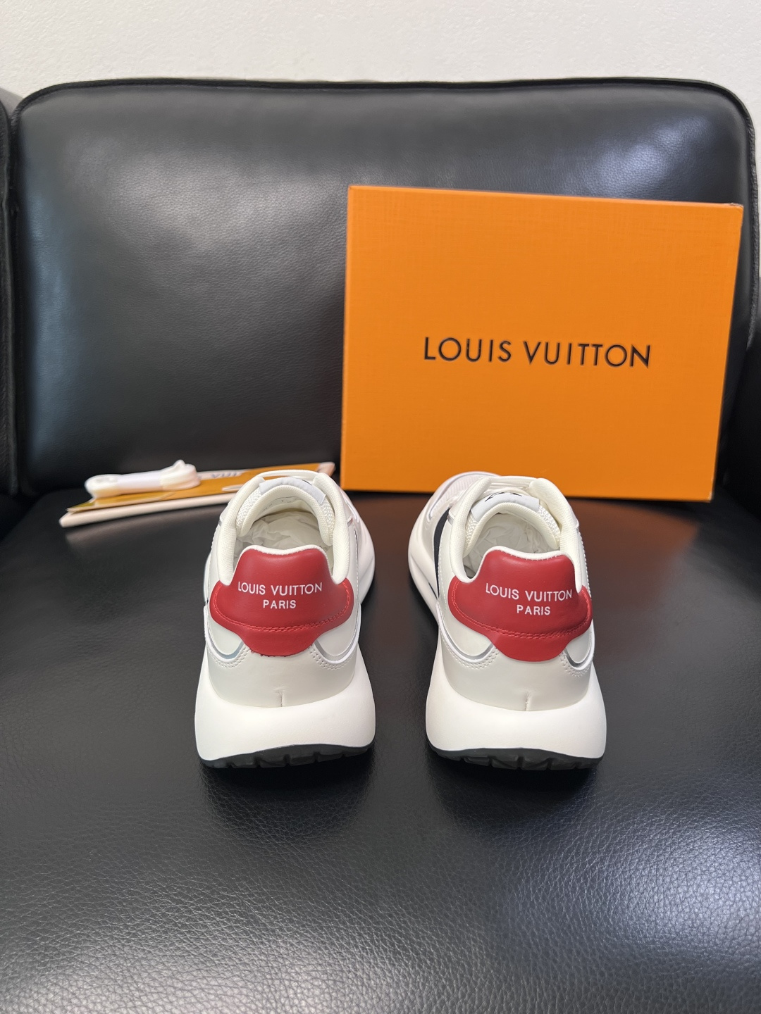 Lv 高品质  顶级工艺品  路易威登，专柜同步原厂配置，鞋面意大利进口，高品质拼接缤纷色彩复杂工艺品，