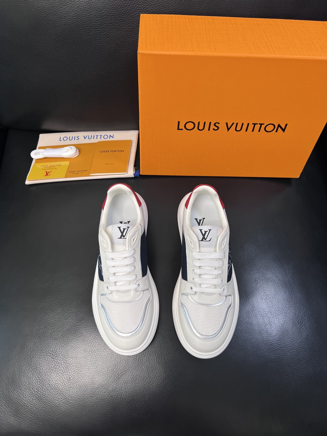 Lv 高品质  顶级工艺品  路易威登，专柜同步原厂配置，鞋面意大利进口，高品质拼接缤纷色彩复杂工艺品，
