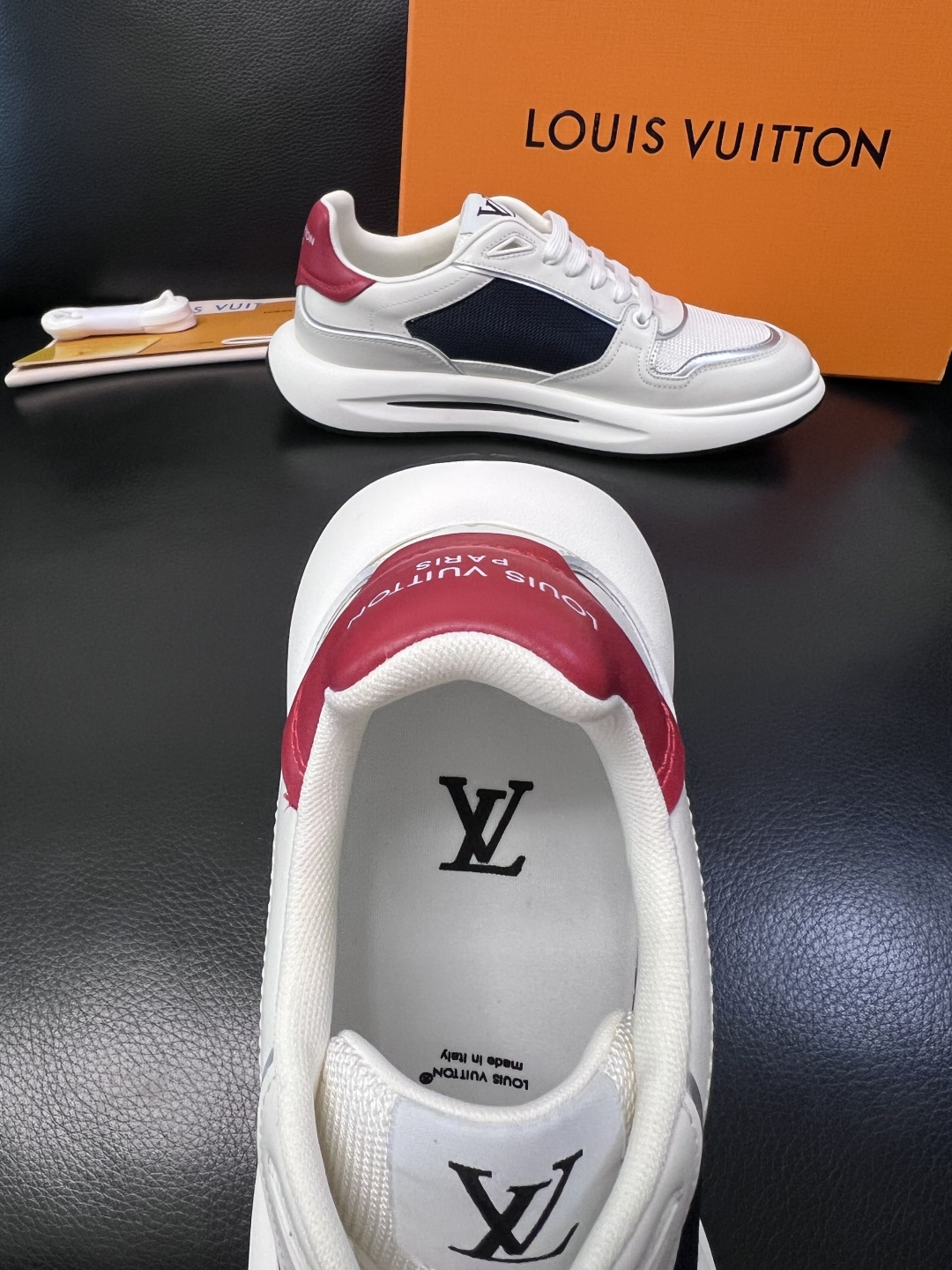 Lv 高品质  顶级工艺品  路易威登，专柜同步原厂配置，鞋面意大利进口，高品质拼接缤纷色彩复杂工艺品，
