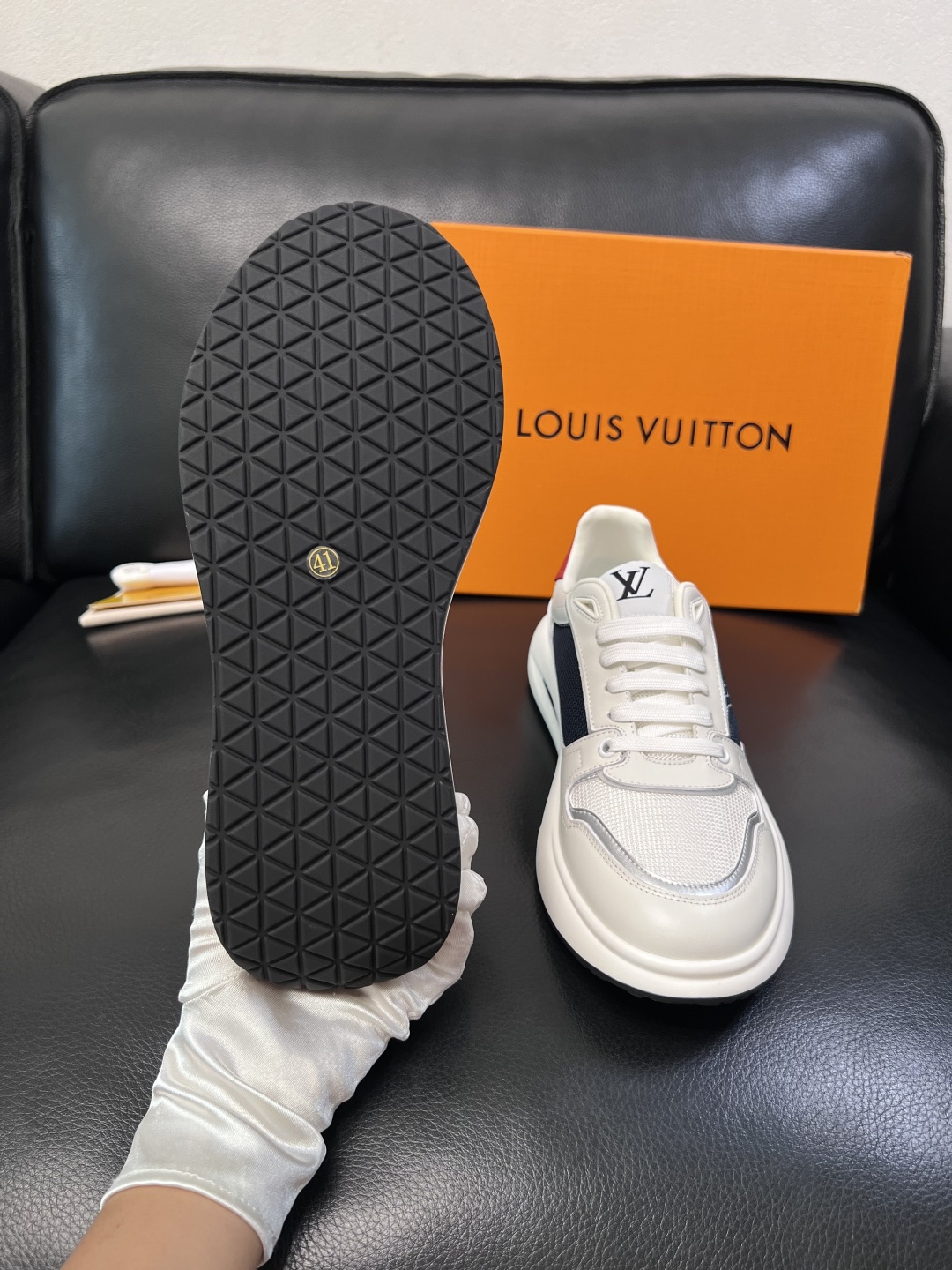 Lv 高品质  顶级工艺品  路易威登，专柜同步原厂配置，鞋面意大利进口，高品质拼接缤纷色彩复杂工艺品，