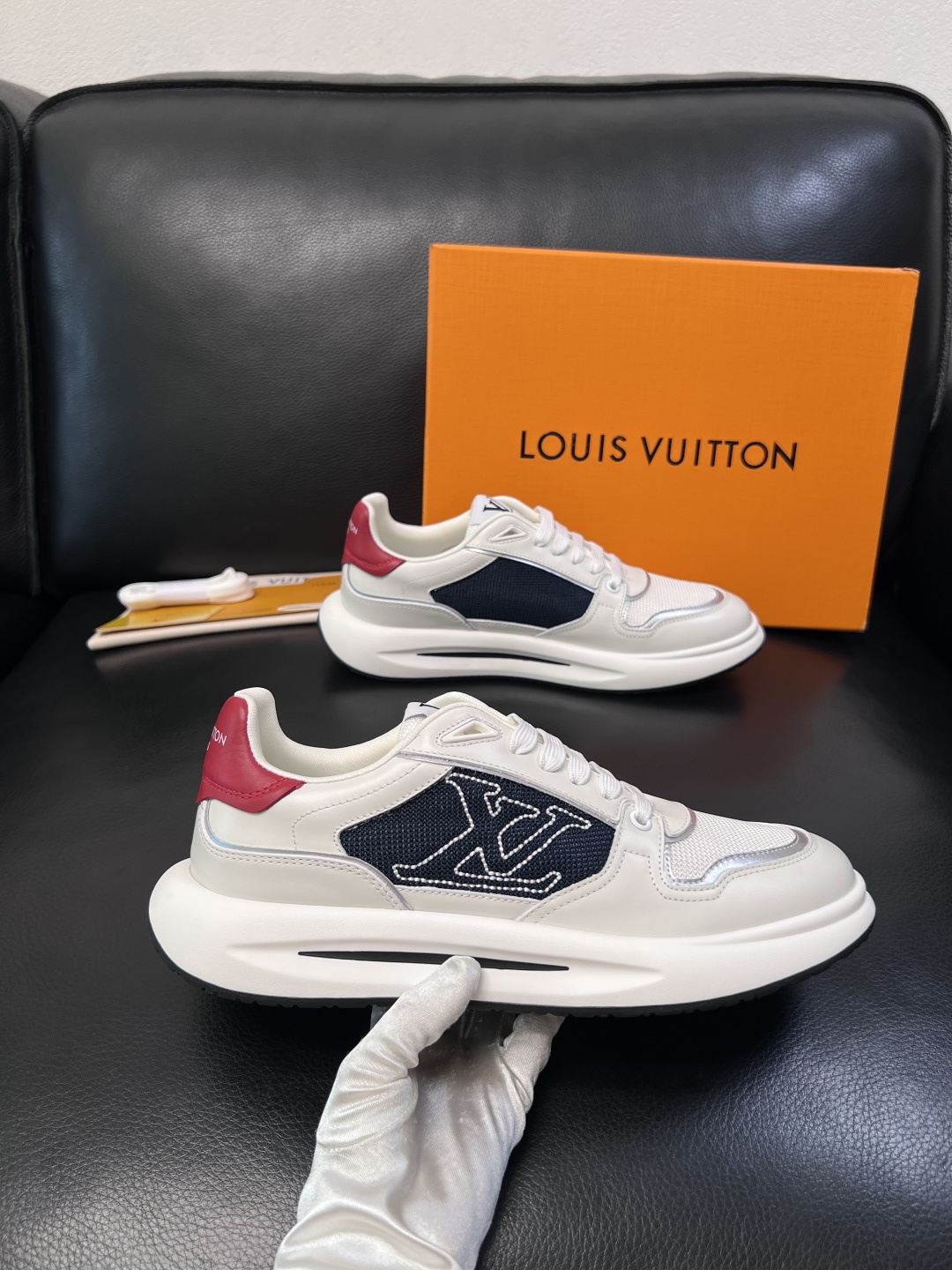 Lv 高品质  顶级工艺品  路易威登，专柜同步原厂配置，鞋面意大利进口，高品质拼接缤纷色彩复杂工艺品，