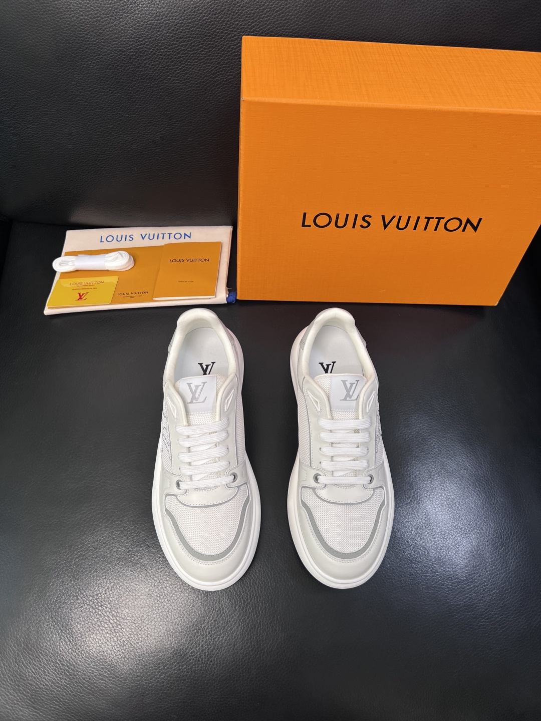 Lv 高品质  顶级工艺品  路易威登，专柜同步原厂配置，鞋面意大利进口，高品质拼接缤纷色彩复杂工艺品，