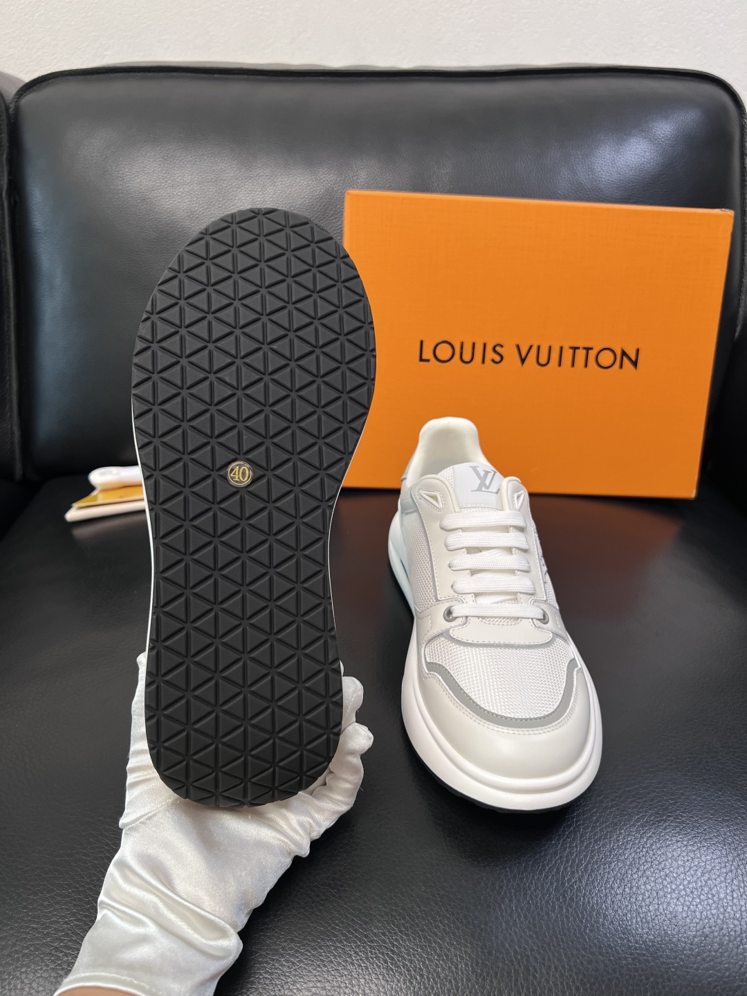 Lv 高品质  顶级工艺品  路易威登，专柜同步原厂配置，鞋面意大利进口，高品质拼接缤纷色彩复杂工艺品，