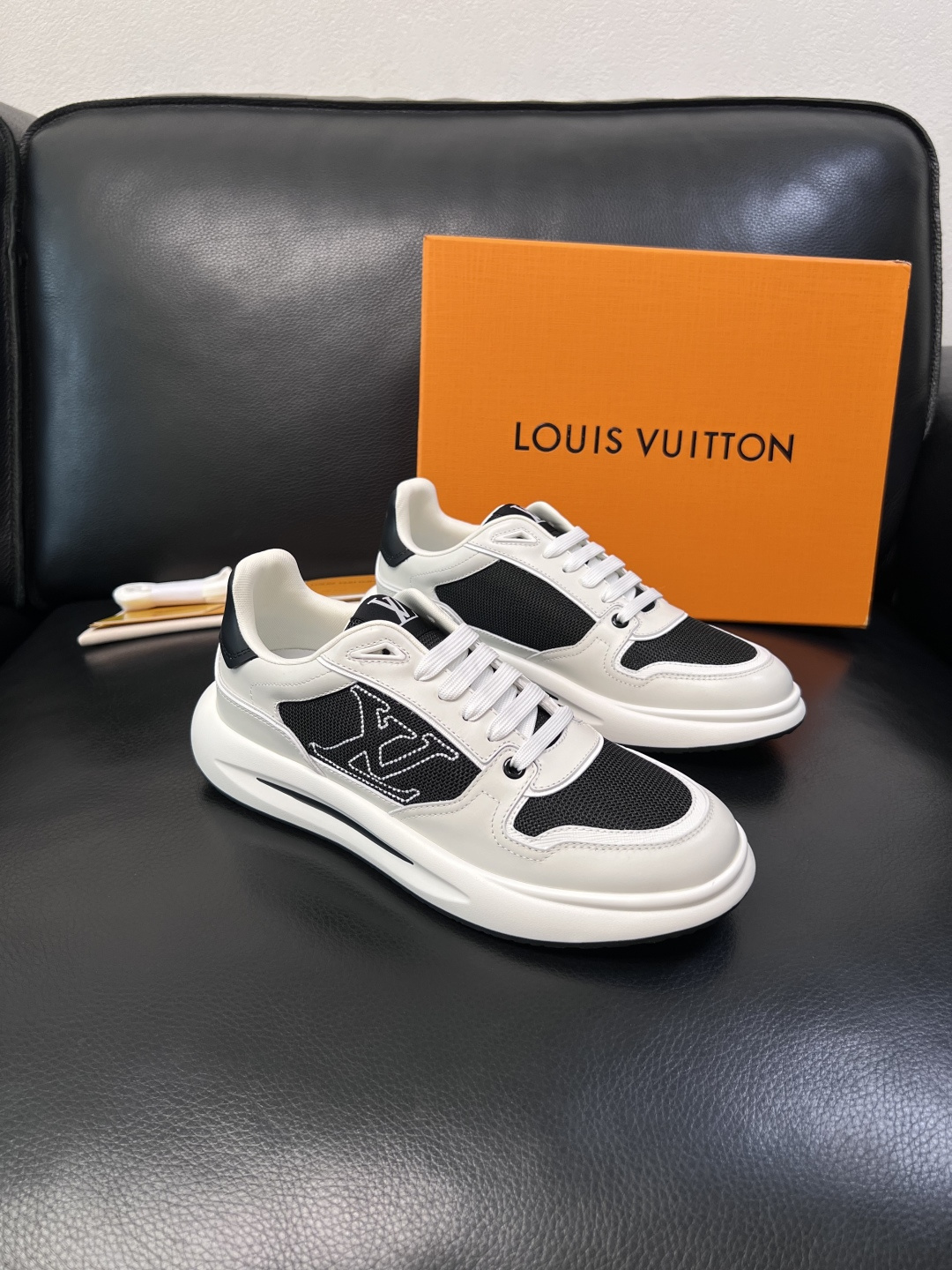 NO:833765,Lv high-quality top crafts Louis Vuitton, counters are equipped with original factory configurations, uppers are imported from Italy, high-quality spliced ​​colorful and complex handicrafts, imported water-dyed cow lining is soft and comfortable, soles are specially provided by the original factory, TPU exclusive movable molded soles are super comfortable, original factory and single goods, welcome to compare, code number 39-44 (customized 38 45), louis vuitton, louis vuitton19860909Lv 高品质 顶级工艺品 路易威登,专柜同步原厂配置,鞋面意大利进口,高品质拼接缤纷色彩复杂工艺品,进口水染牛里垫柔软舒适,鞋底原厂特供原版底,TPU独家活动成型底超级舒适,原厂跟单货,欢迎对比,码数 39-44（订做38 45）,,louis vuitton,louis vuitton,Men's shoes
