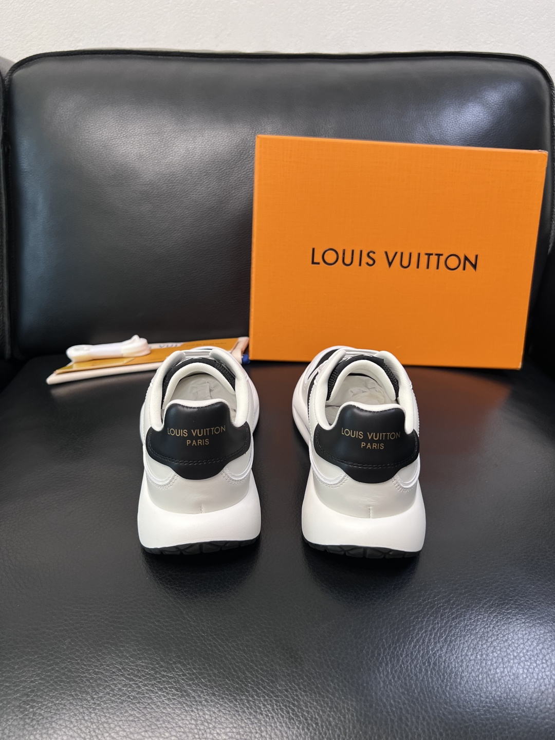 Lv 高品质  顶级工艺品  路易威登，专柜同步原厂配置，鞋面意大利进口，高品质拼接缤纷色彩复杂工艺品，