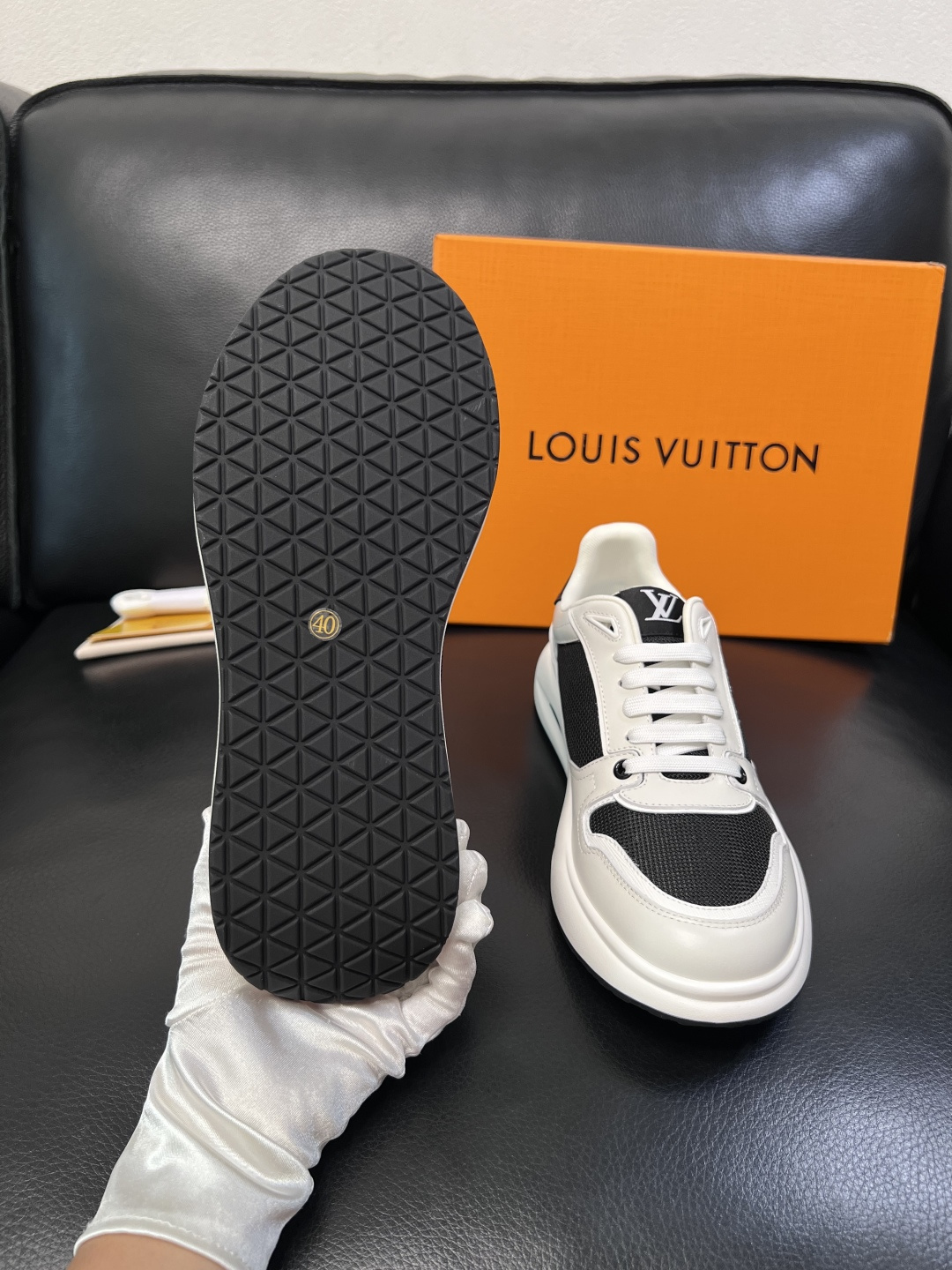 Lv 高品质  顶级工艺品  路易威登，专柜同步原厂配置，鞋面意大利进口，高品质拼接缤纷色彩复杂工艺品，