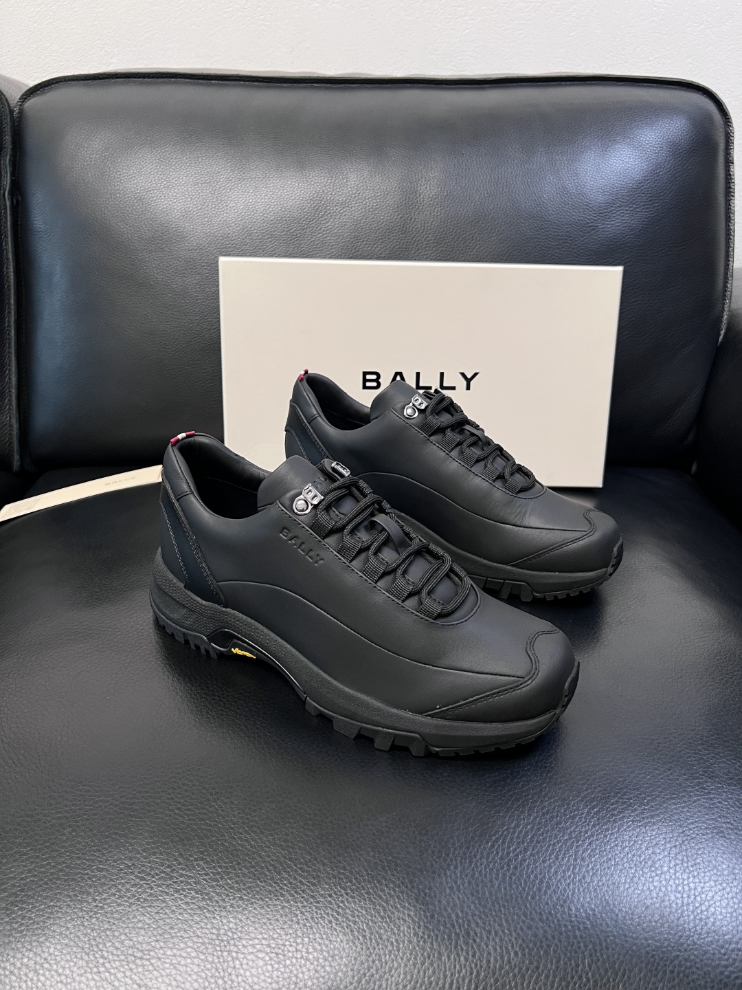 BALLY  高品质  顶级工艺品  巴利 专柜同原厂配置 ，鞋面意大利进口牛皮面料，进口水染牛皮里垫 