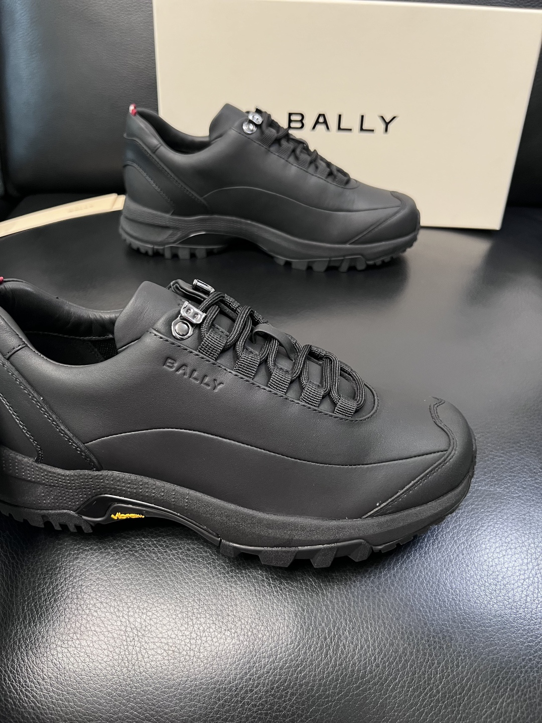 BALLY  高品质  顶级工艺品  巴利 专柜同原厂配置 ，鞋面意大利进口牛皮面料，进口水染牛皮里垫 