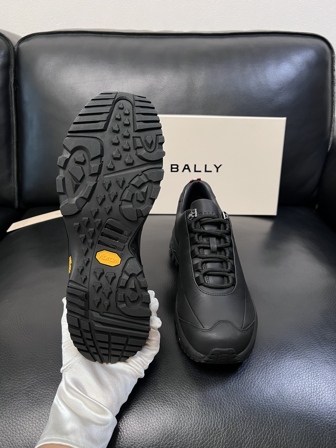BALLY  高品质  顶级工艺品  巴利 专柜同原厂配置 ，鞋面意大利进口牛皮面料，进口水染牛皮里垫 