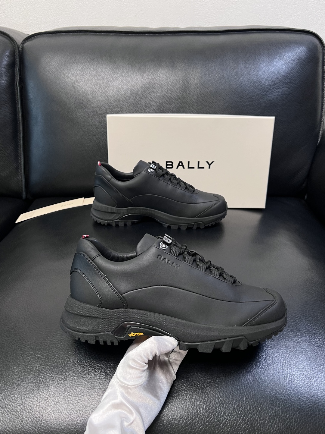 BALLY  高品质  顶级工艺品  巴利 专柜同原厂配置 ，鞋面意大利进口牛皮面料，进口水染牛皮里垫 