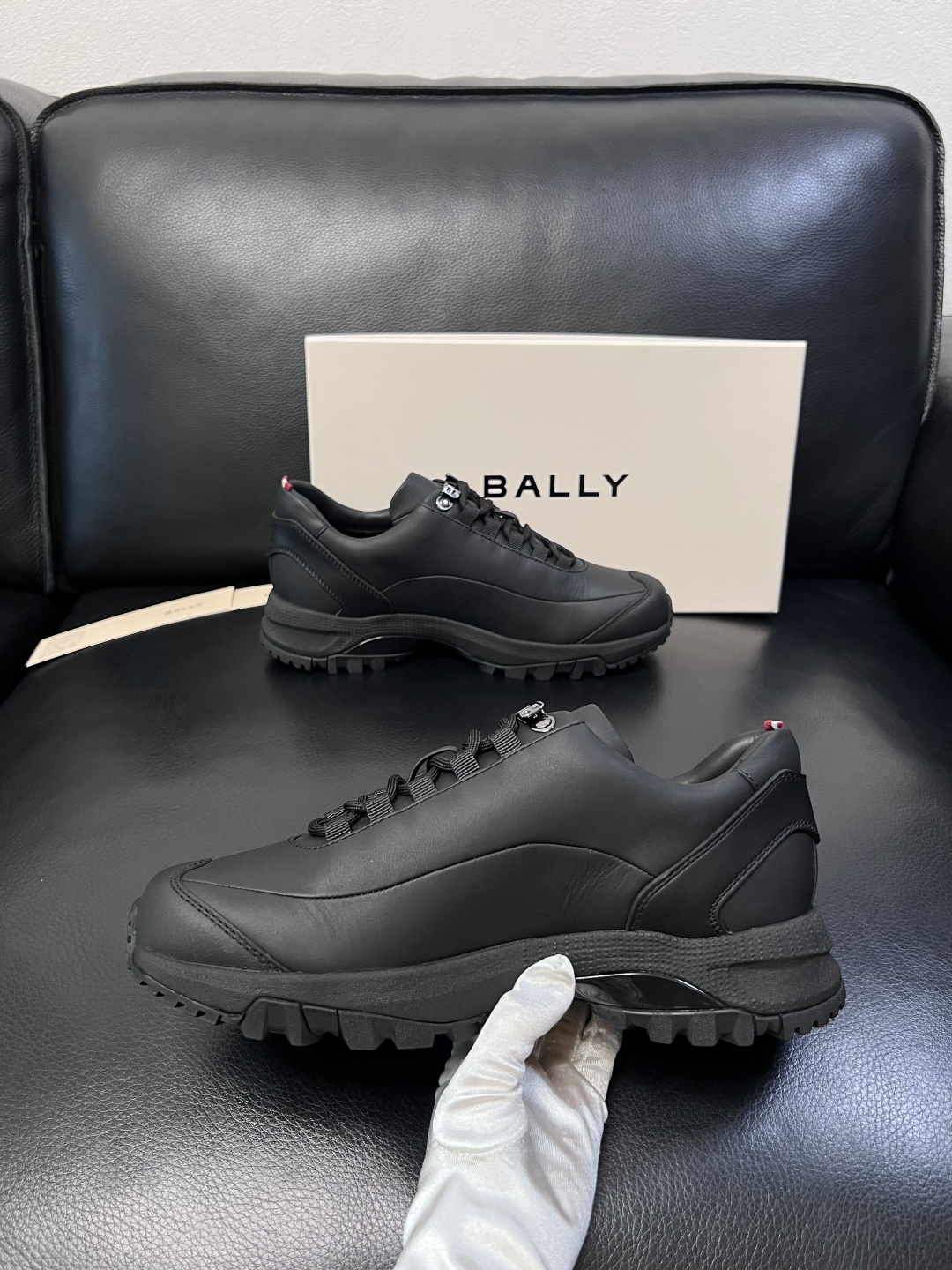 BALLY  高品质  顶级工艺品  巴利 专柜同原厂配置 ，鞋面意大利进口牛皮面料，进口水染牛皮里垫 