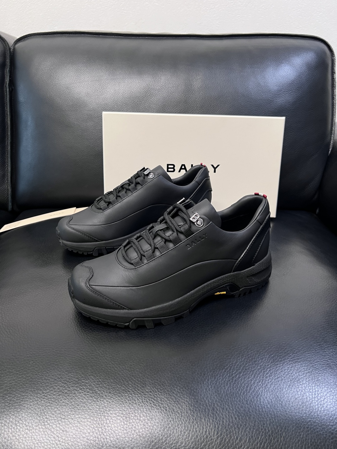 BALLY  高品质  顶级工艺品  巴利 专柜同原厂配置 ，鞋面意大利进口牛皮面料，进口水染牛皮里垫 