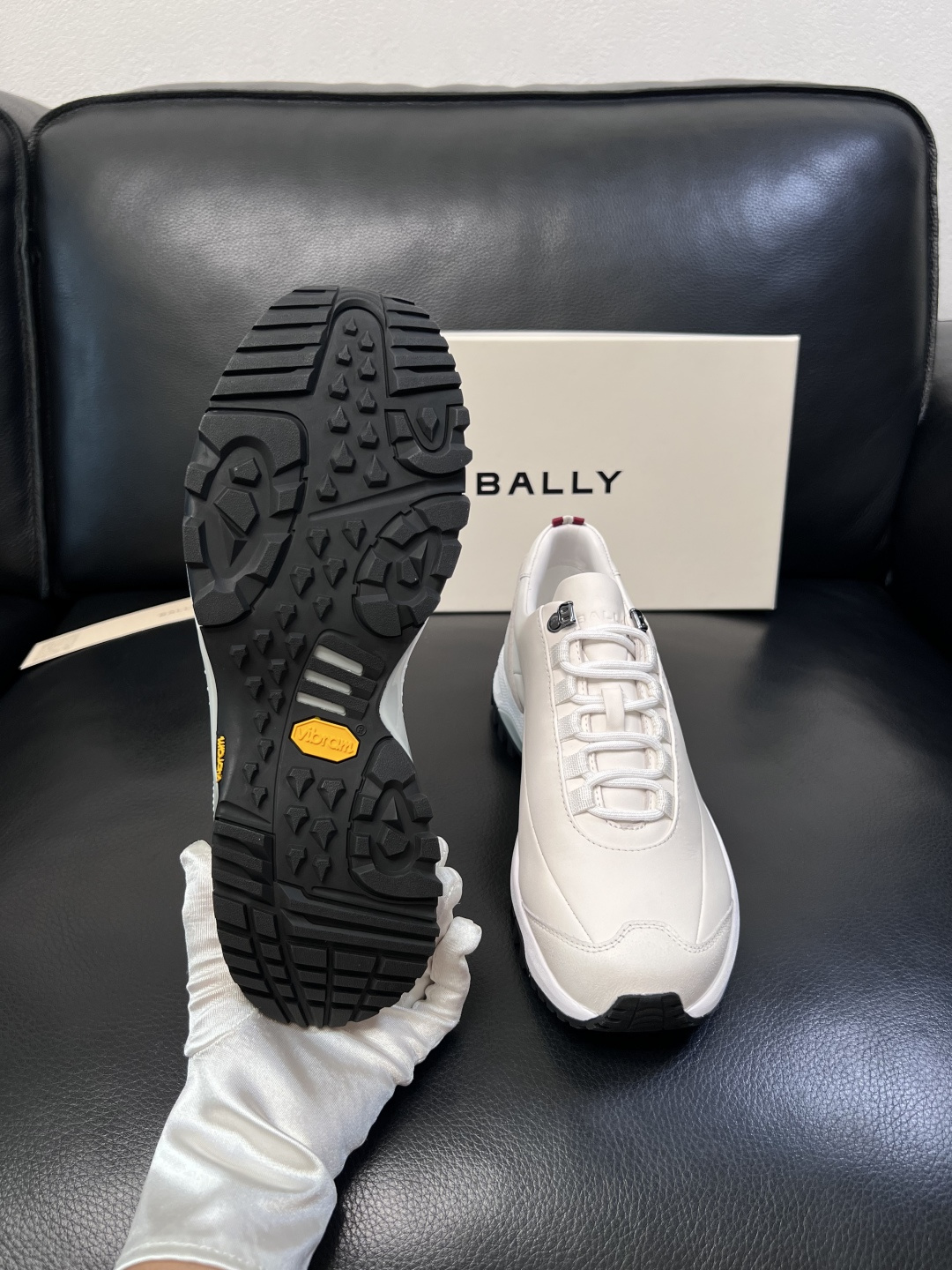 BALLY  高品质  顶级工艺品  巴利 专柜同原厂配置 ，鞋面意大利进口牛皮面料，进口水染牛皮里垫 