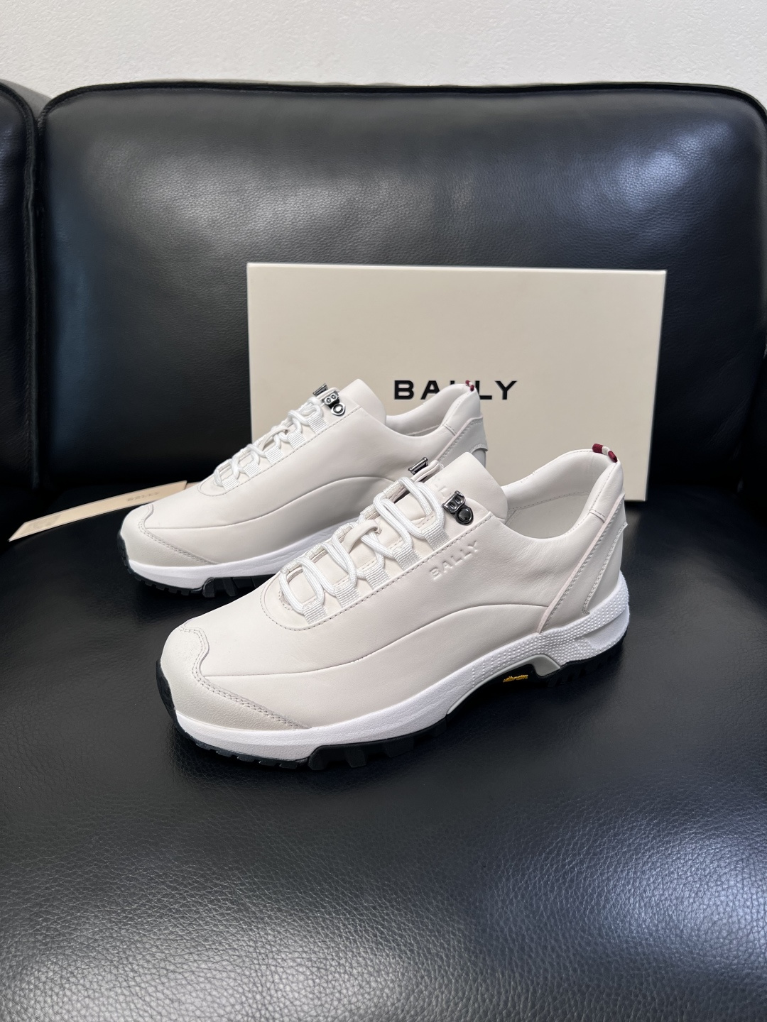 BALLY  高品质  顶级工艺品  巴利 专柜同原厂配置 ，鞋面意大利进口牛皮面料，进口水染牛皮里垫 