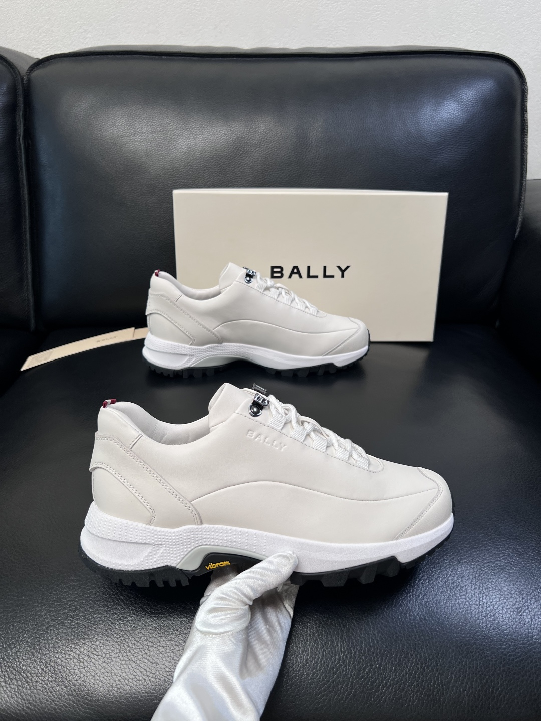 BALLY  高品质  顶级工艺品  巴利 专柜同原厂配置 ，鞋面意大利进口牛皮面料，进口水染牛皮里垫 