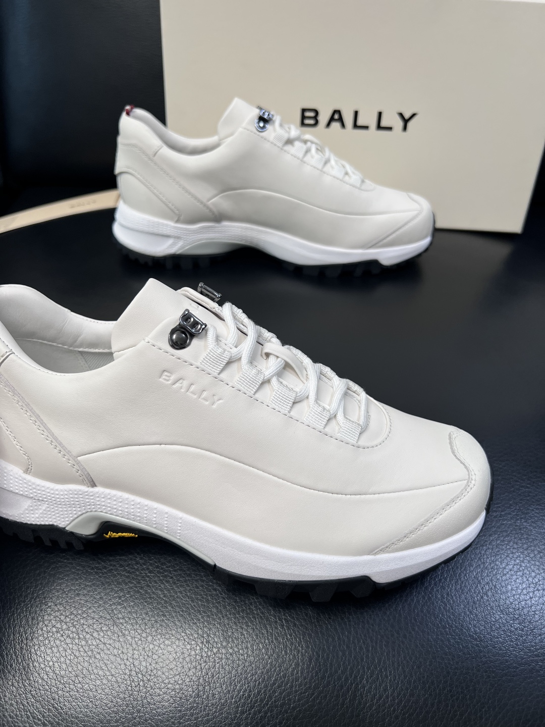 BALLY  高品质  顶级工艺品  巴利 专柜同原厂配置 ，鞋面意大利进口牛皮面料，进口水染牛皮里垫 