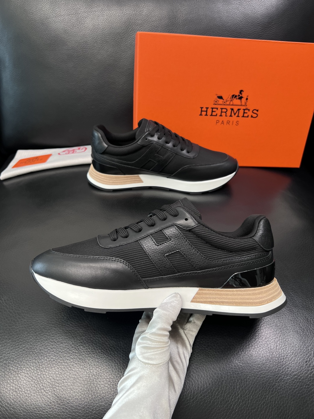 Hermes  高品质  顶级工艺品  爱马仕 专柜同步 原厂配置，意大利进口原版牛皮面料，高品质拼接工