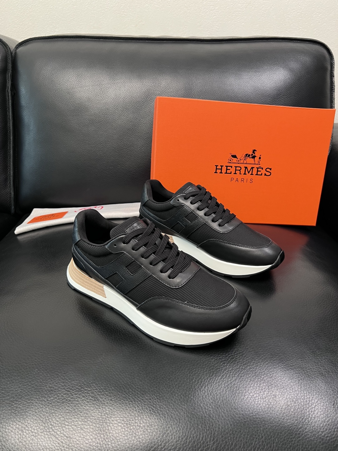 Hermes  高品质  顶级工艺品  爱马仕 专柜同步 原厂配置，意大利进口原版牛皮面料，高品质拼接工