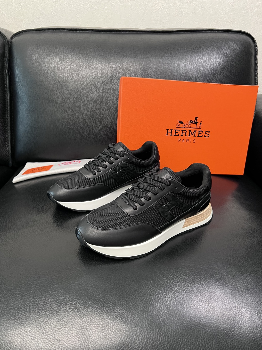 Hermes  高品质  顶级工艺品  爱马仕 专柜同步 原厂配置，意大利进口原版牛皮面料，高品质拼接工