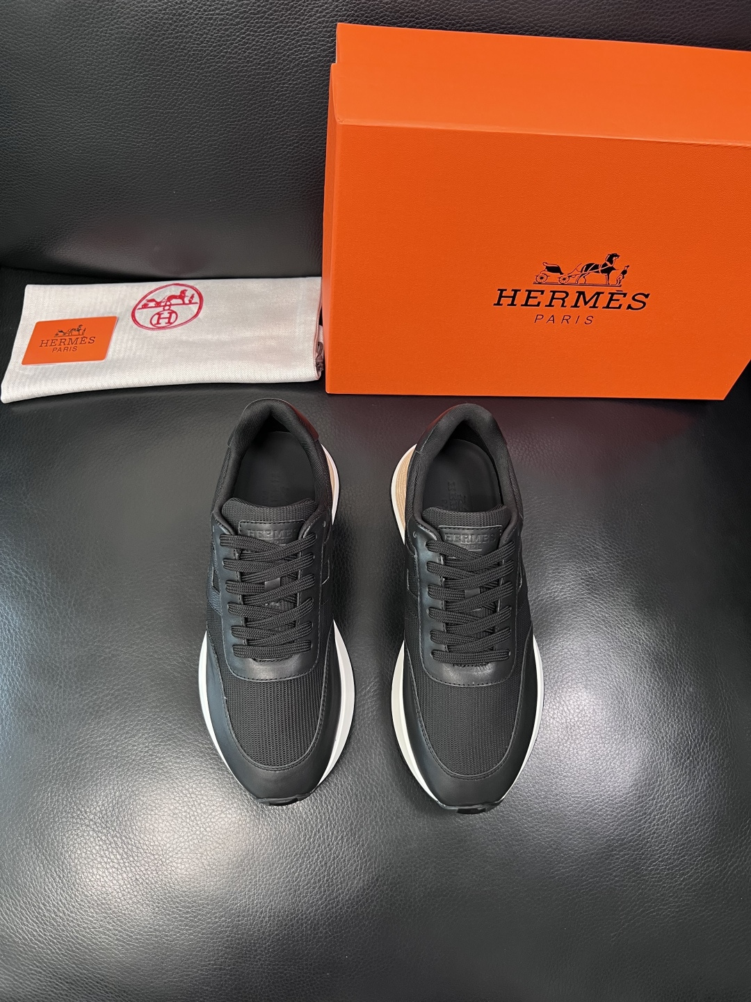 Hermes  高品质  顶级工艺品  爱马仕 专柜同步 原厂配置，意大利进口原版牛皮面料，高品质拼接工