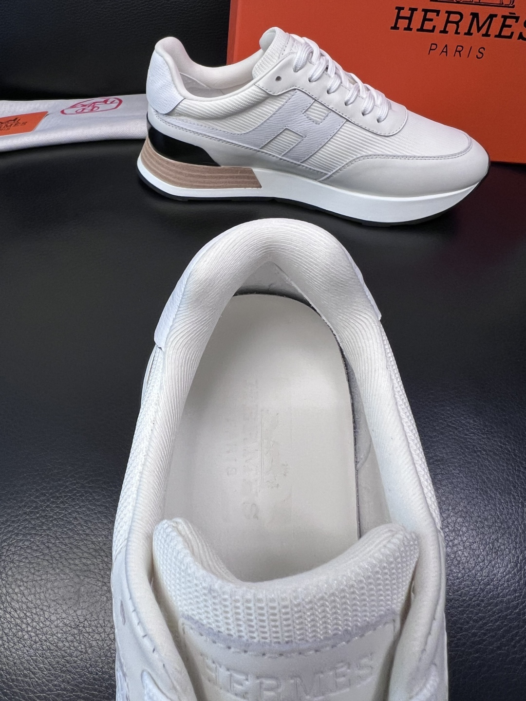 Hermes  高品质  顶级工艺品  爱马仕 专柜同步 原厂配置，意大利进口原版牛皮面料，高品质拼接工