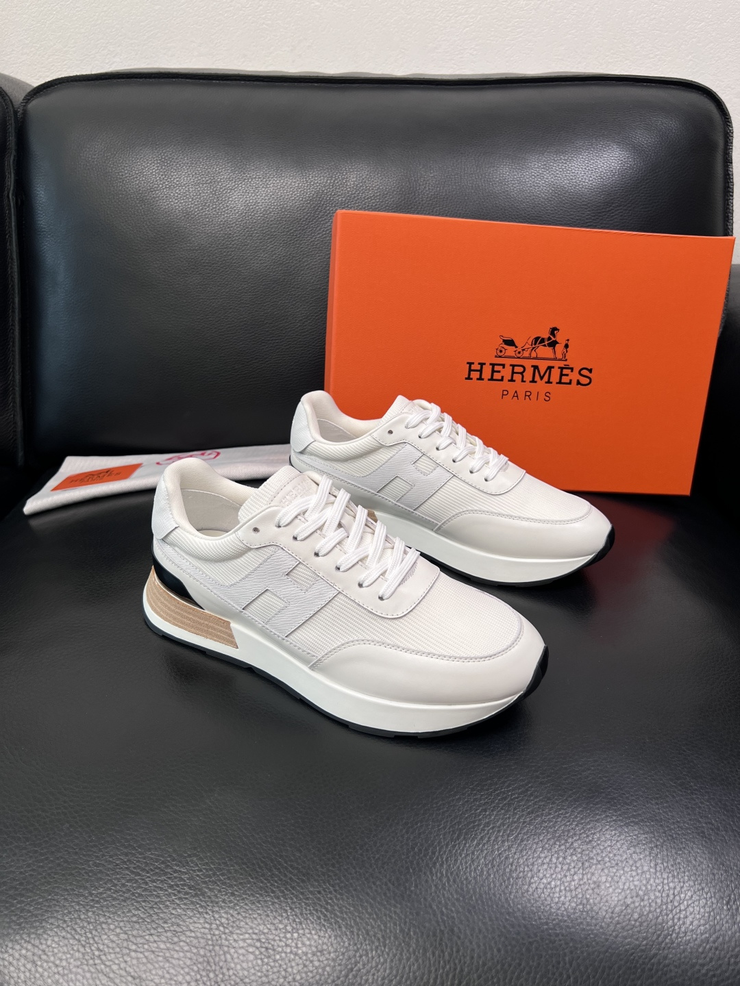 Hermes  高品质  顶级工艺品  爱马仕 专柜同步 原厂配置，意大利进口原版牛皮面料，高品质拼接工